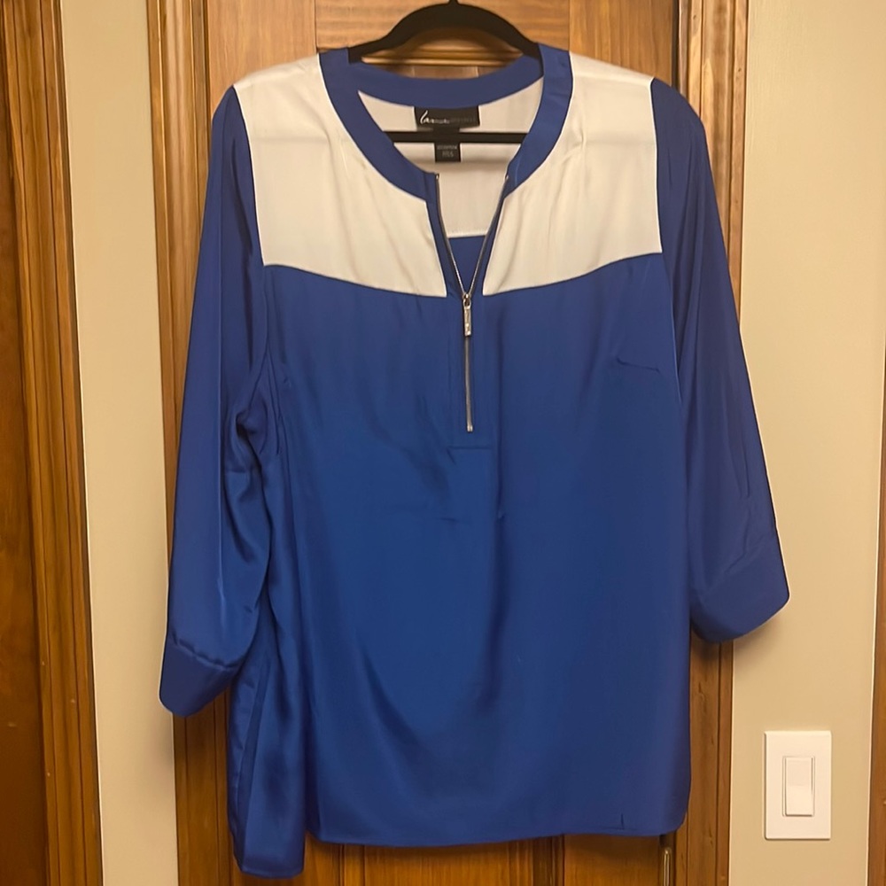 Lane Bryant size 20 blue and white blouse